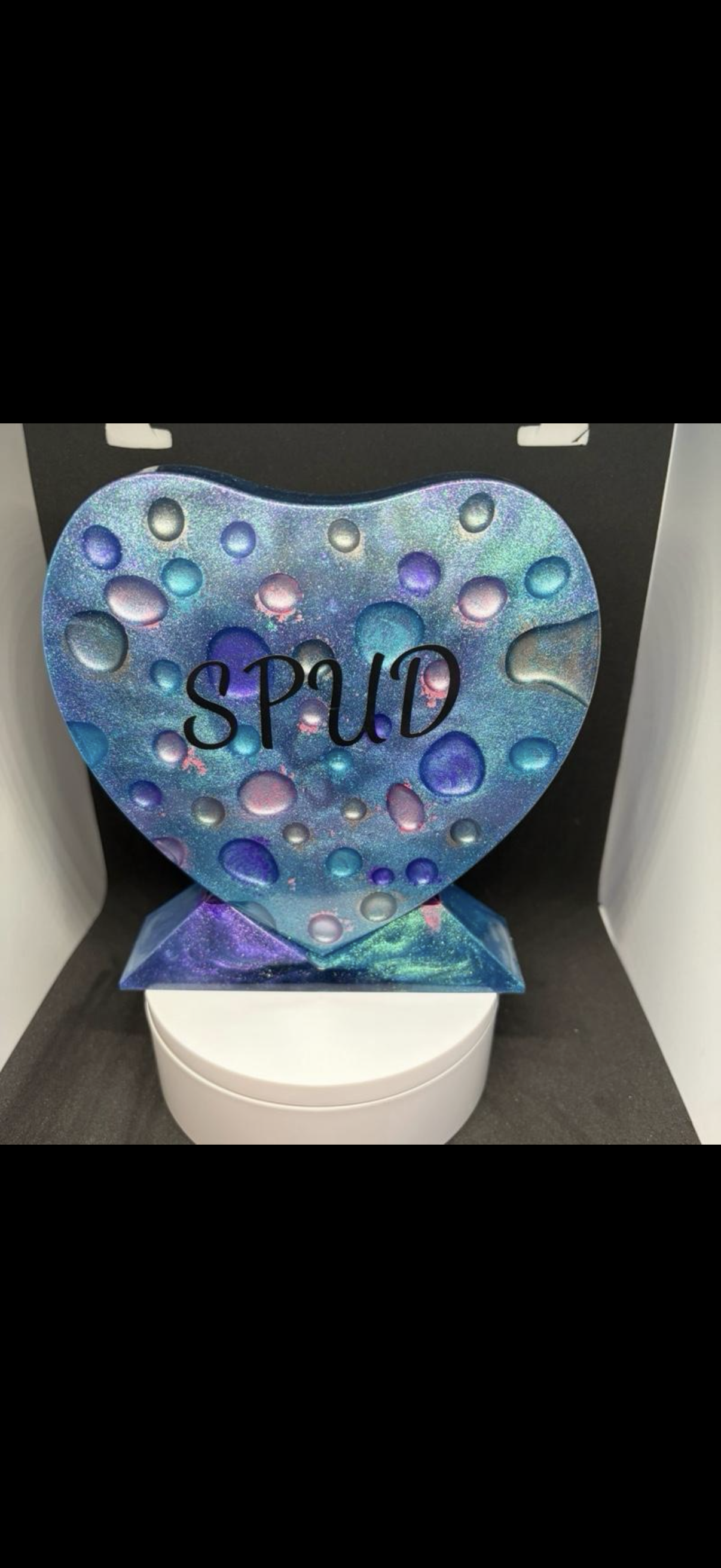 Standing heart decoration