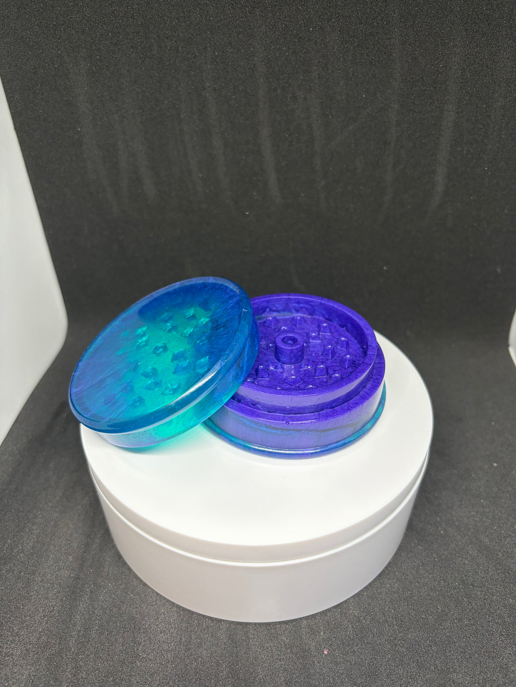 Ashtray and/or grinder