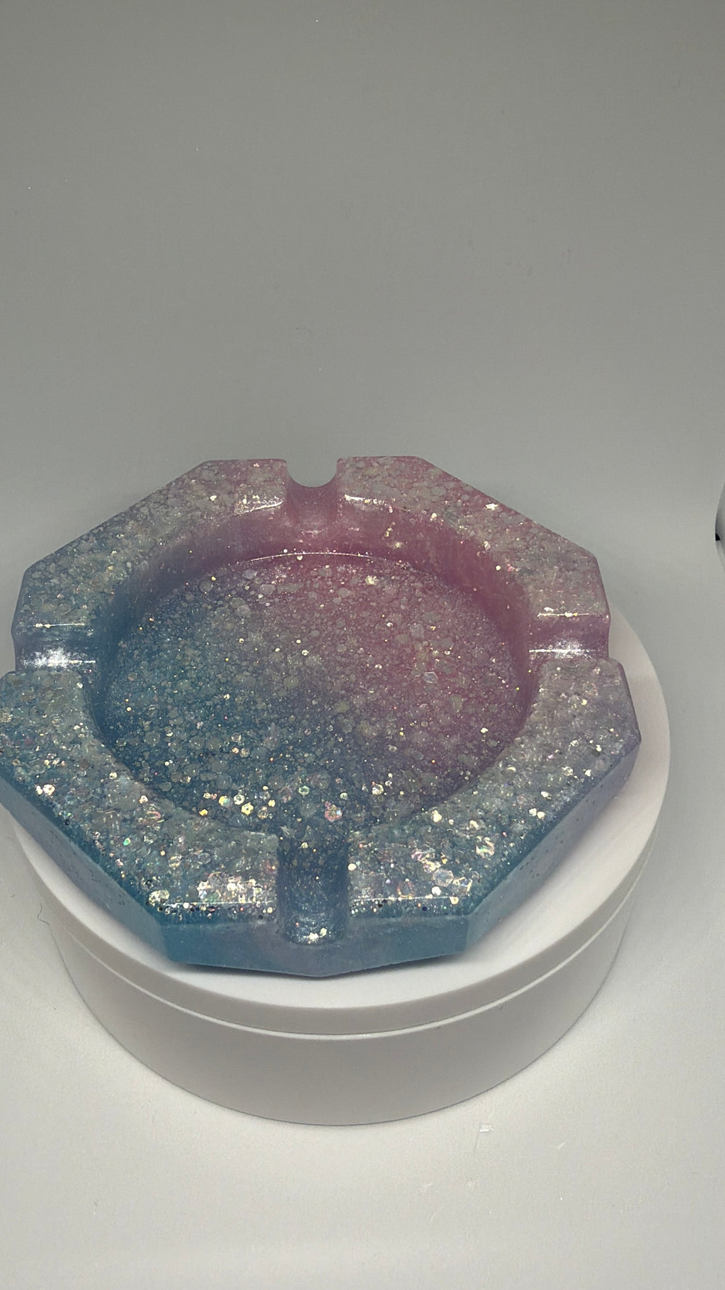 Ashtray and/or grinder