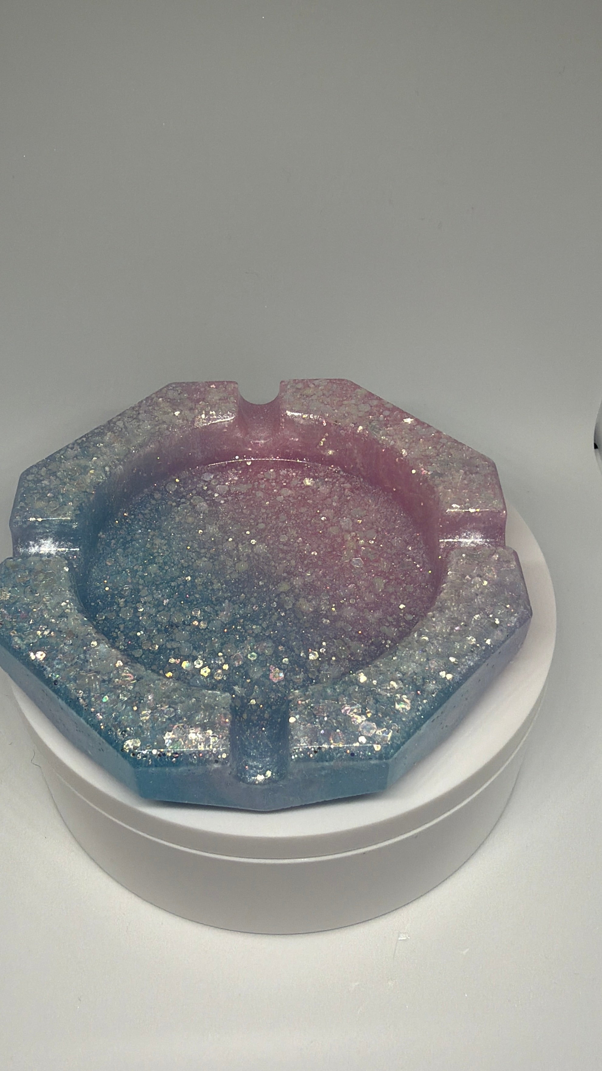 Ashtray and/or grinder